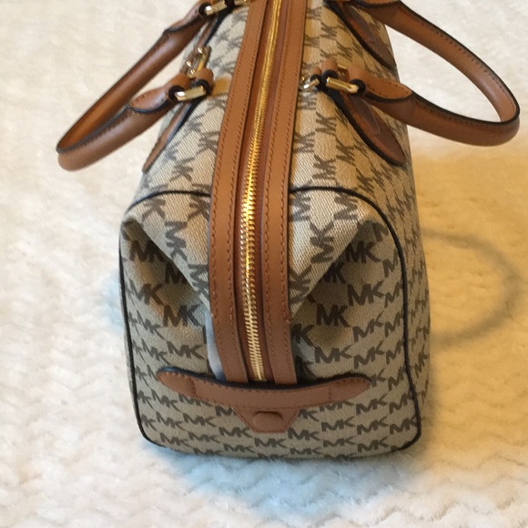 SOLD Michael Kors LG Convertible Satchel - Picture 4 of 5